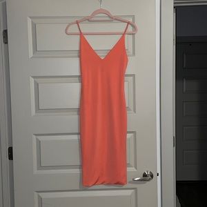 Show off your curves in this midi dress!!!